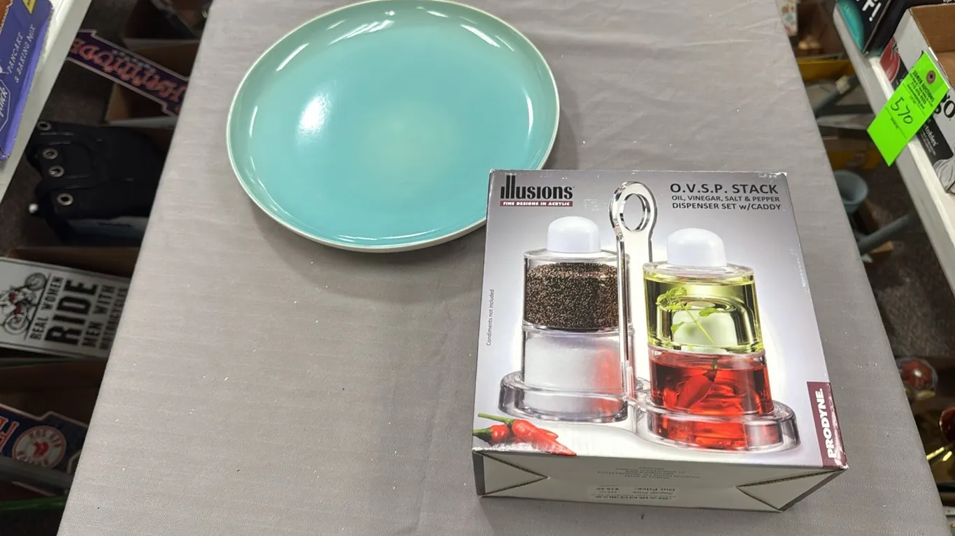 Plate, condiments caddy