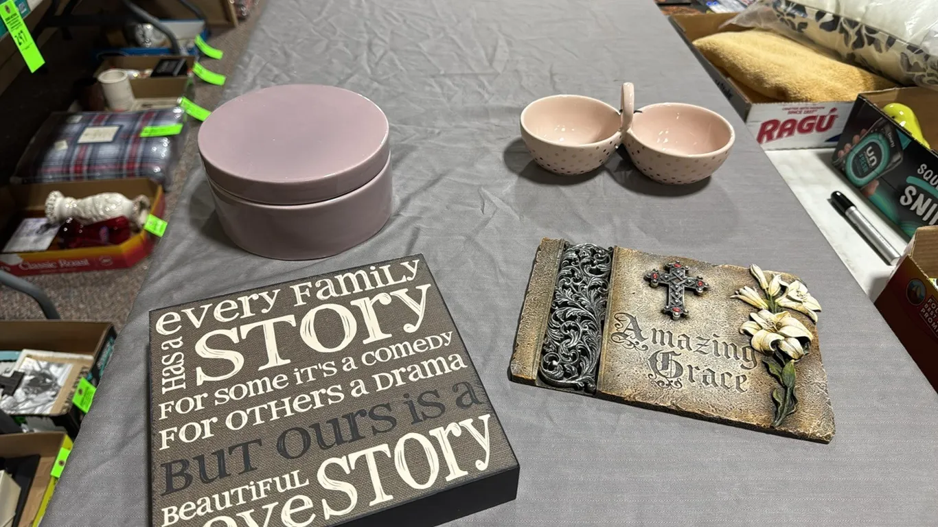 Plaques, canister, dip bowls