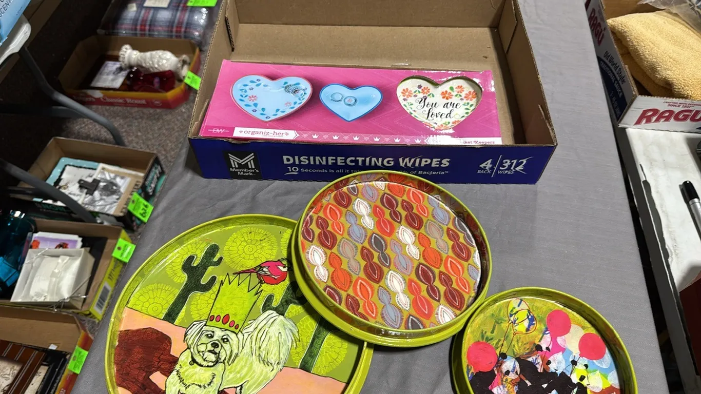 Trays, trinket keepers