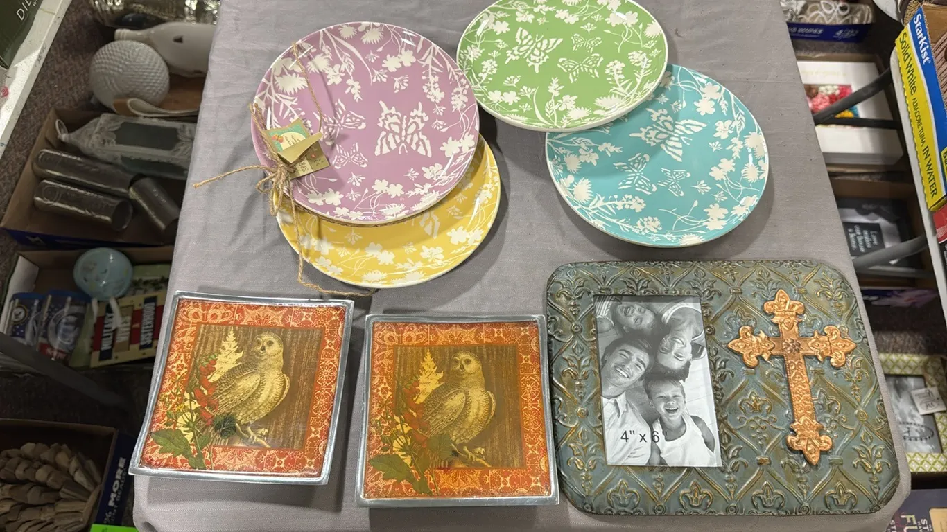 Plates, picture frame