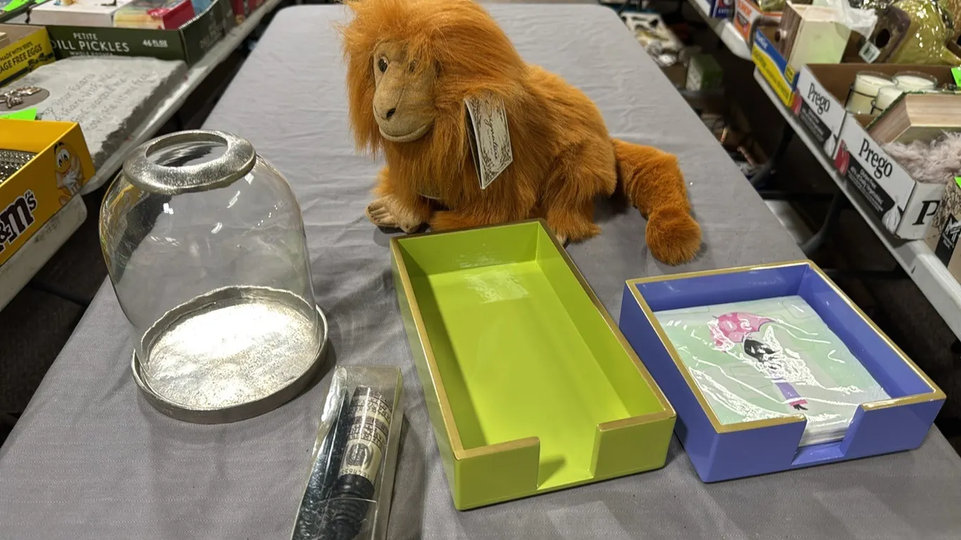 Lion, candle dome, napkin boxes