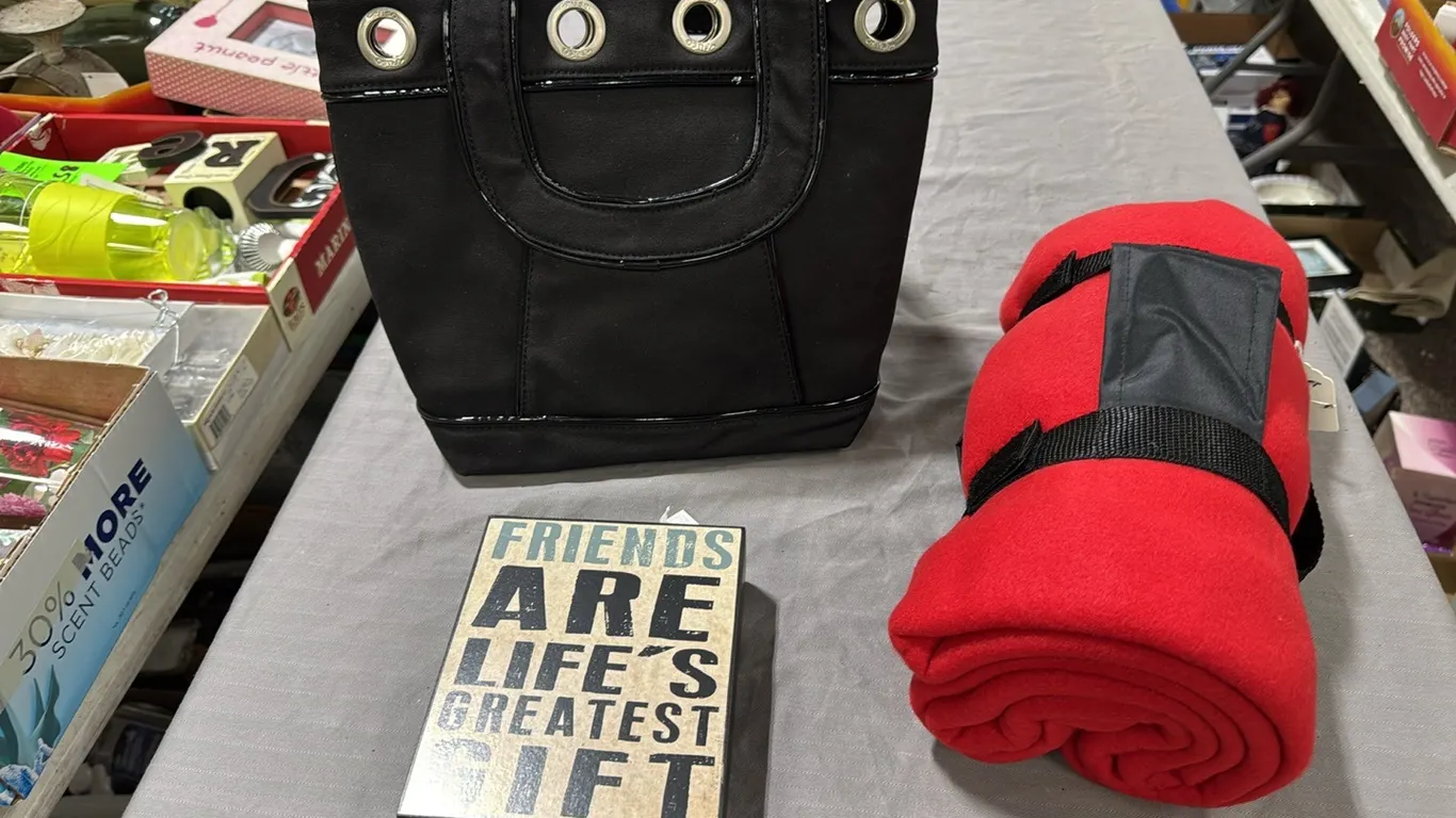 Canvas tote, fleece blanket, sign