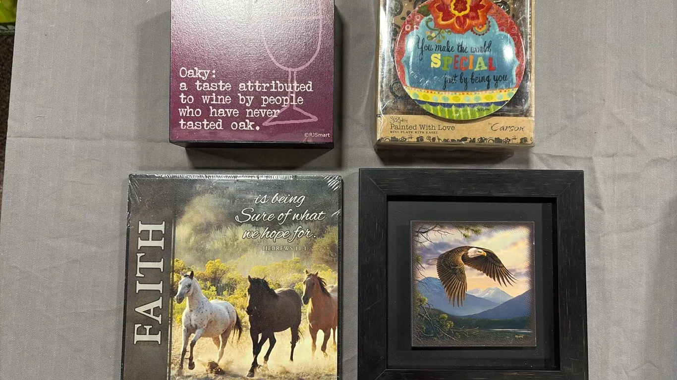 Wall Decor & Mini Plate