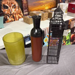 2- Vases & Wire Tower Decor