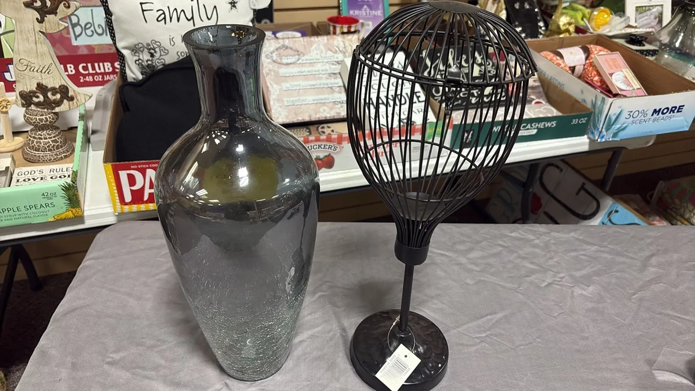 Vase & Wire Decor