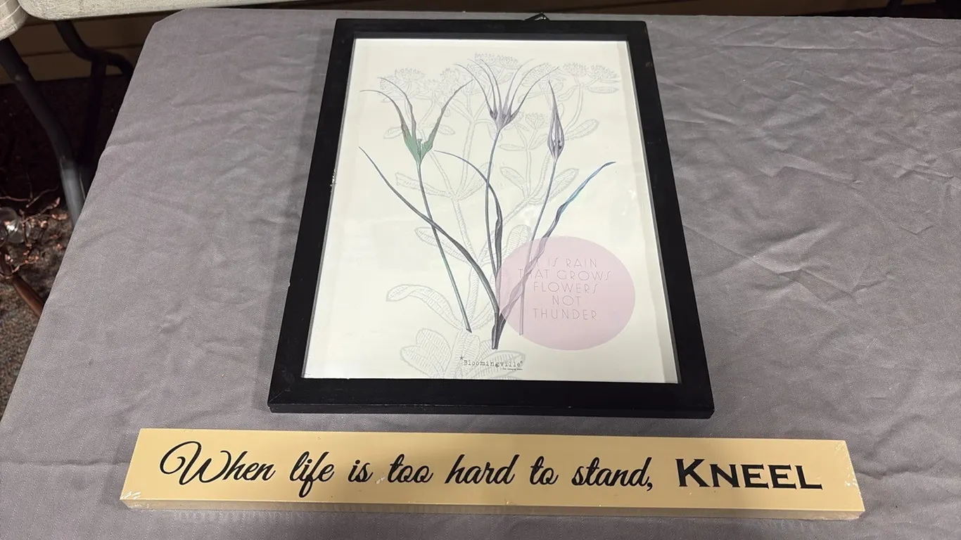 Floral Picture & Kneel Sign