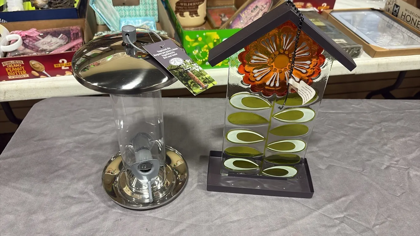 Bird Feeder & Decor