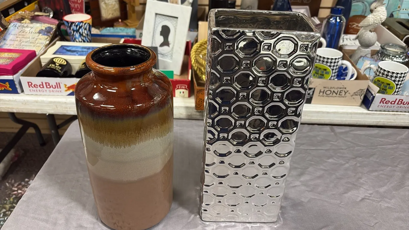 2- Vases