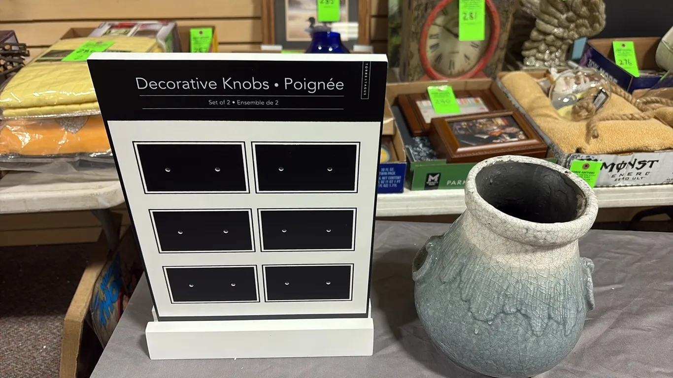 Knob Display & Ceramic Jar