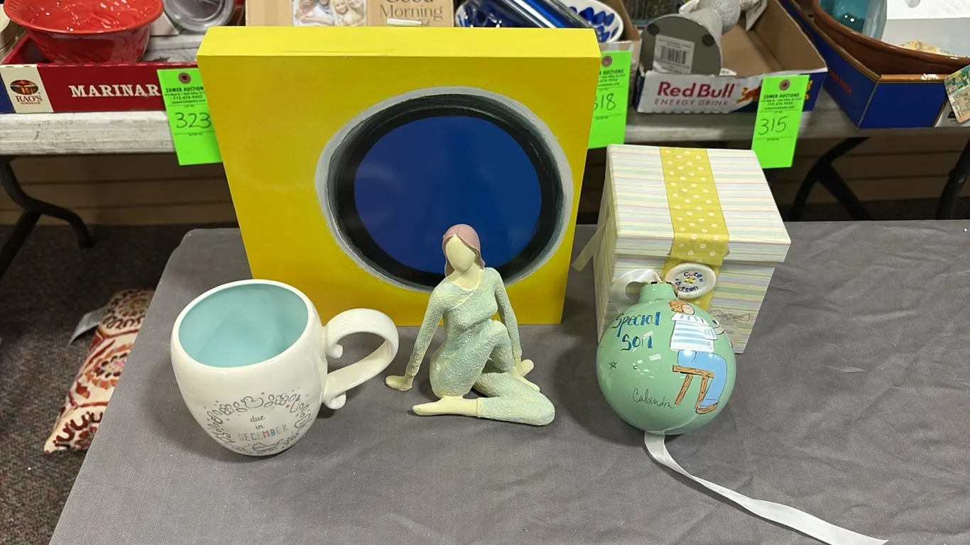 Women Statue & Decor