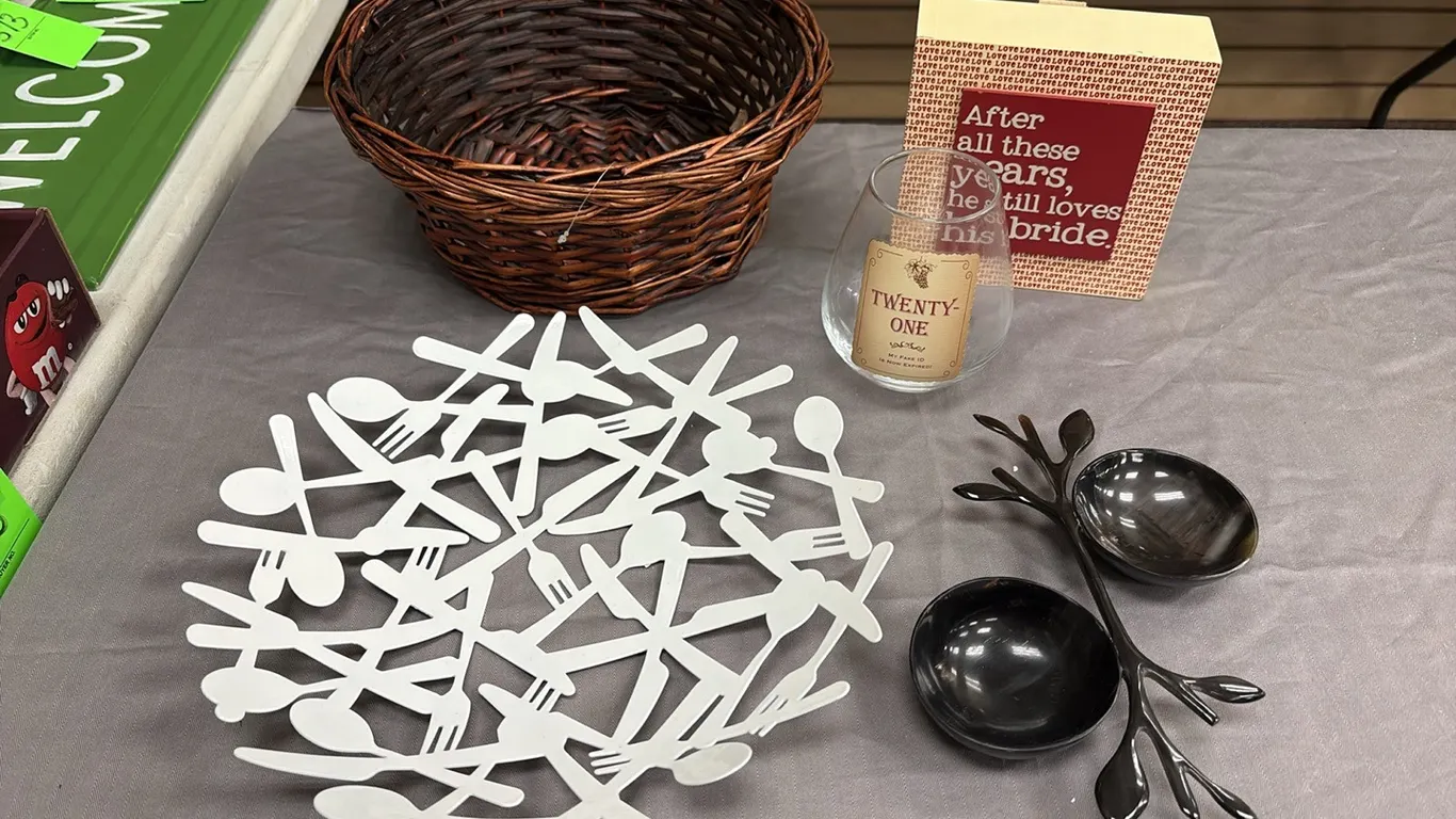 Wicker Basket, Trays & Decor