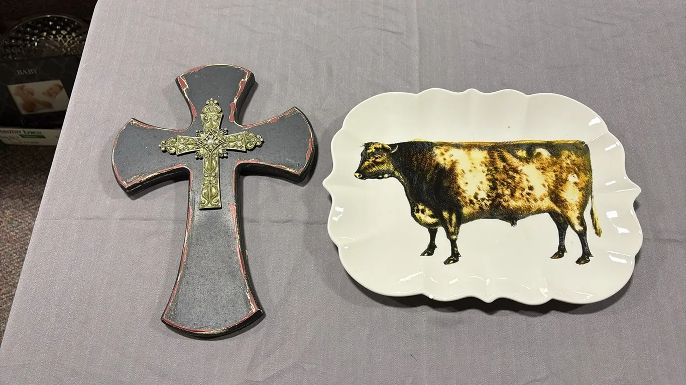 Cow Plate & Cross Decor