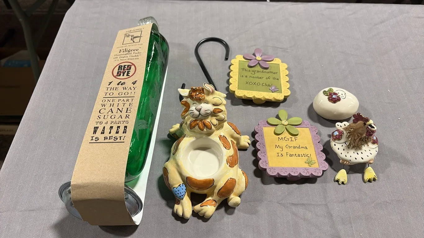 Hummingbird Feeder, Small Signs & Figurines