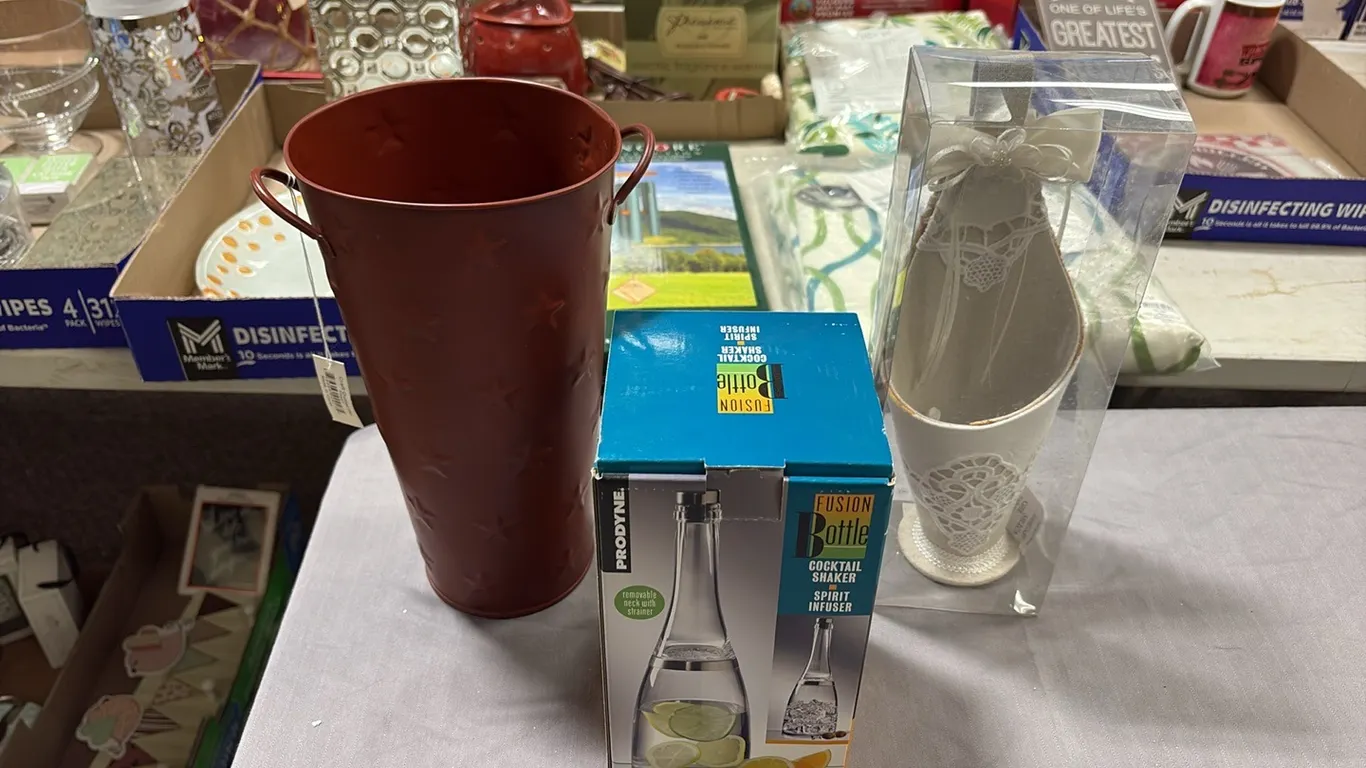 Cocktail Shaker & Baskets