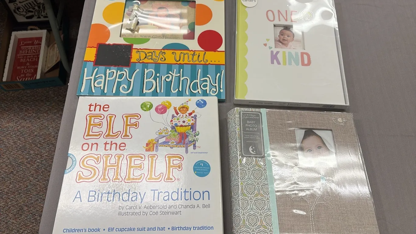 Elf on a Shelf Birthday Set & Picture Books/Frames
