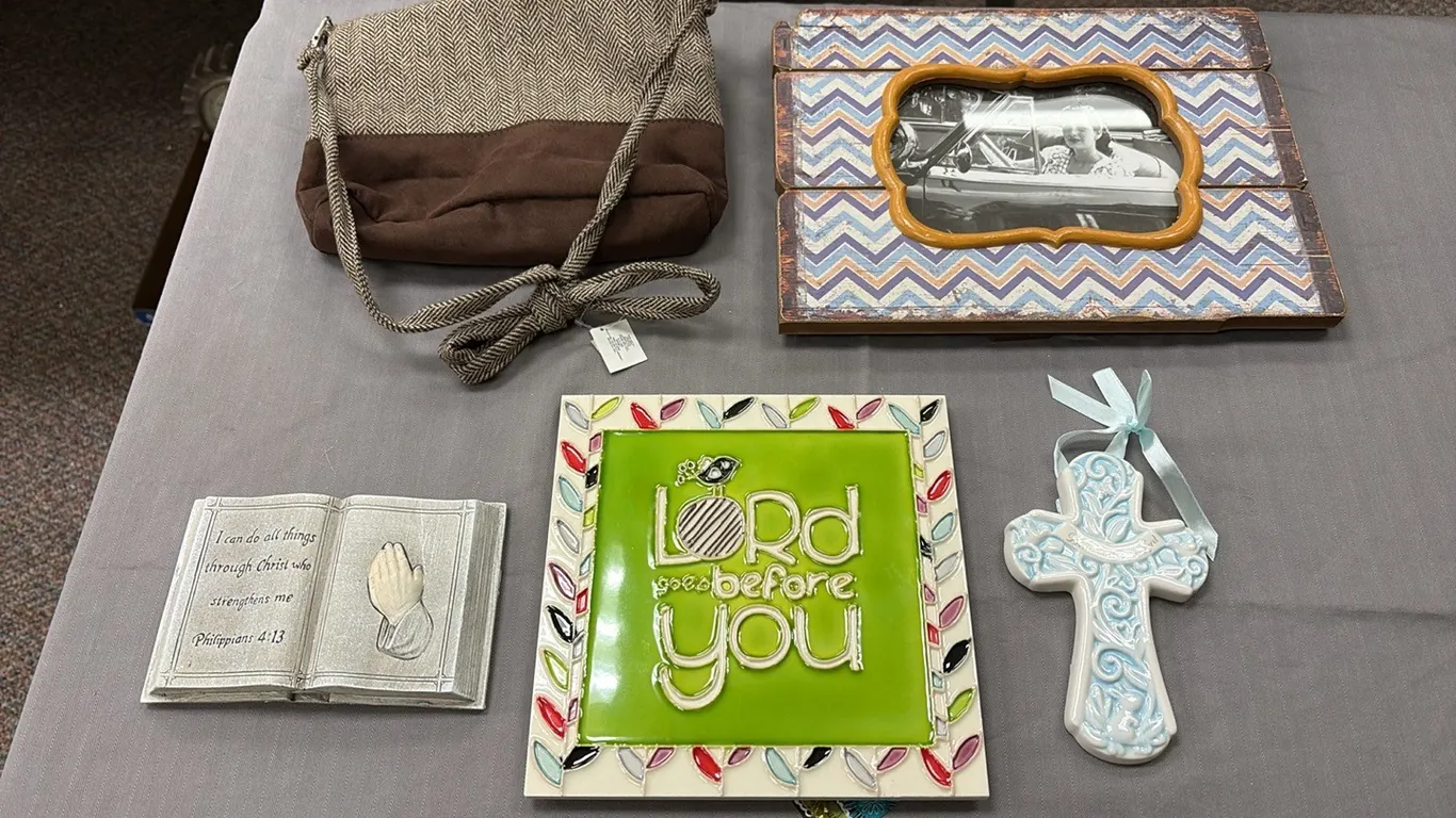 Bag, Faith Decor & Picture Frame