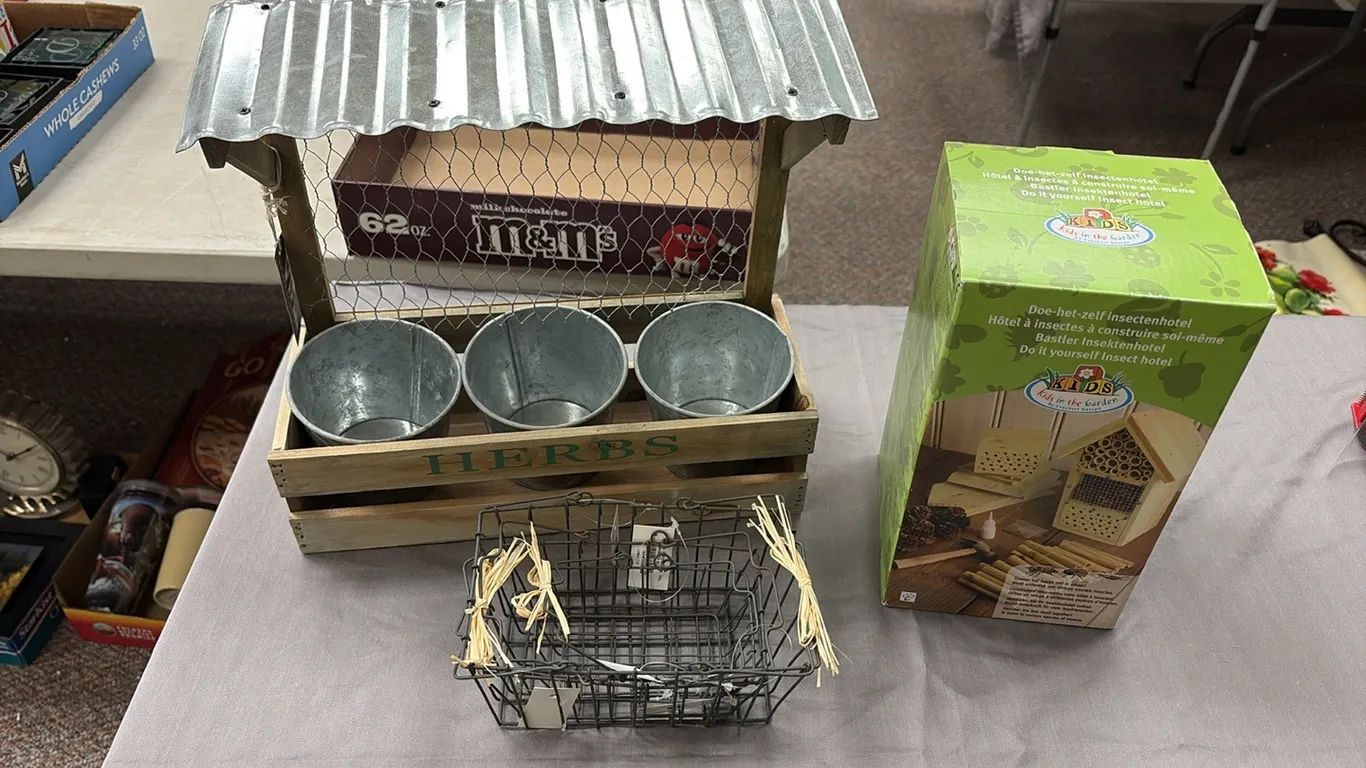 Insect Hotel, Herb Set & Baskets