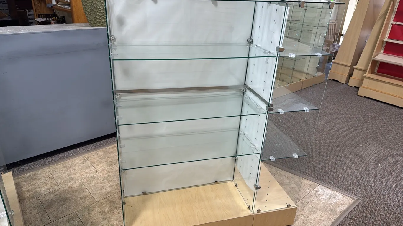 Double sided display shelves with 1 end
