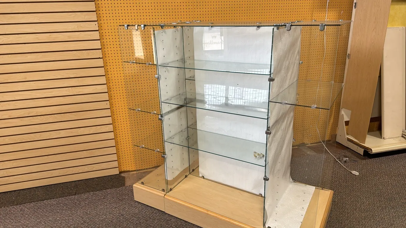 Double sided display shelves with 2 ends