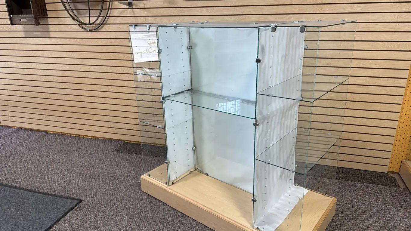 Double sided display shelves with 1 end