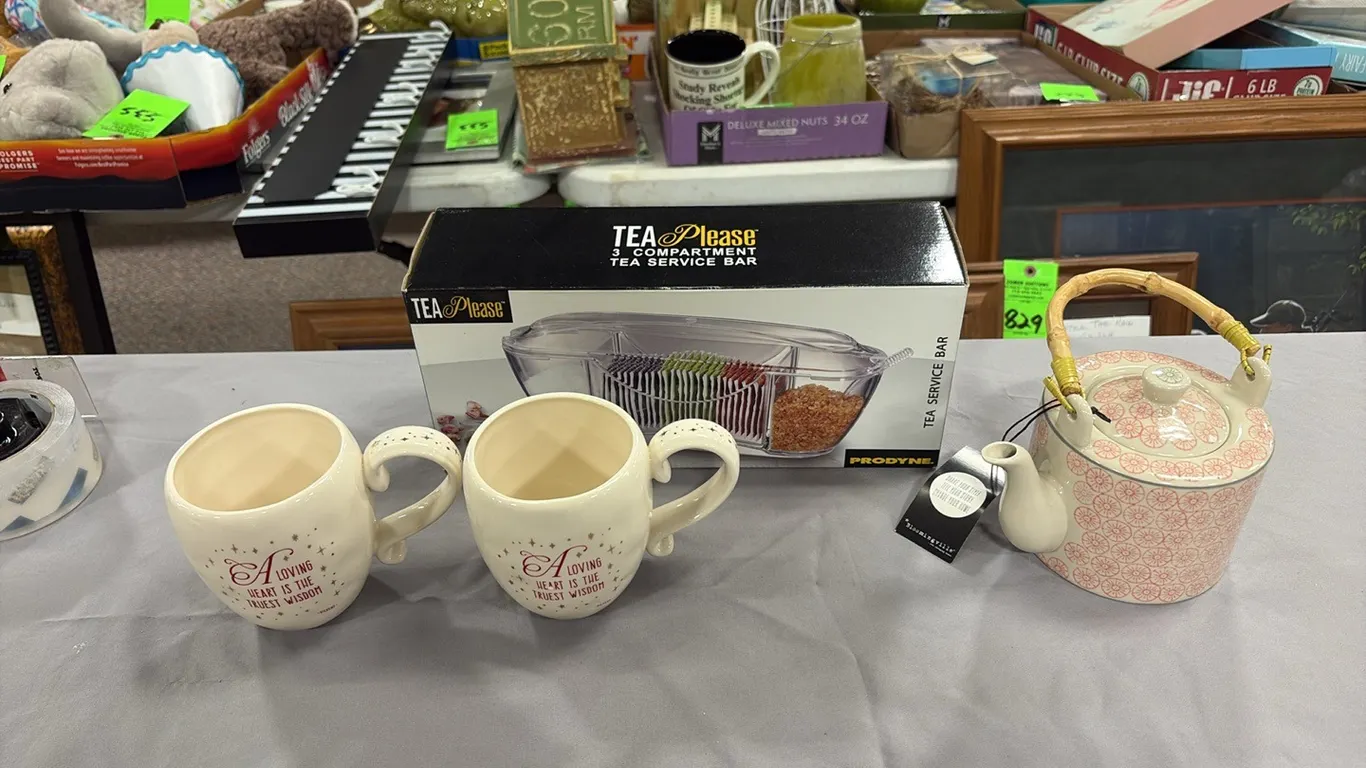 Tea Server, Mugs & Teapot