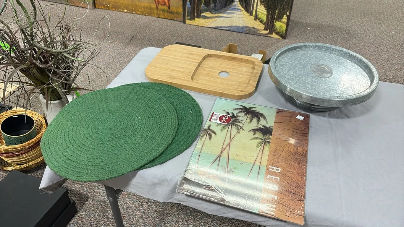 Placemats, Cutting Board & Trays
