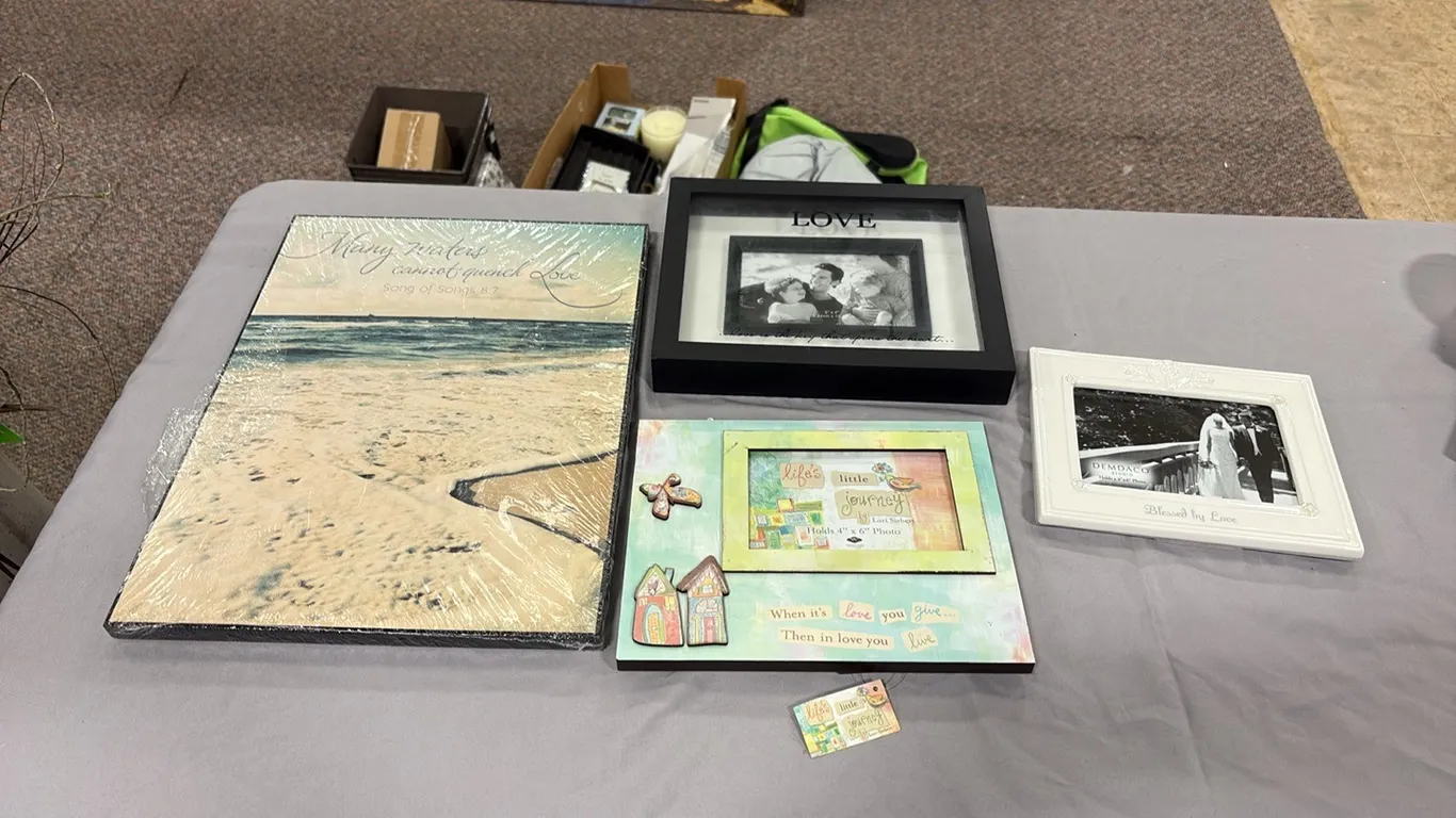 Faith Sign & Picture Frames