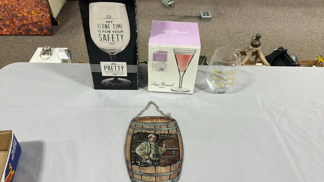 Wine Glasses & Stained Glass Decor