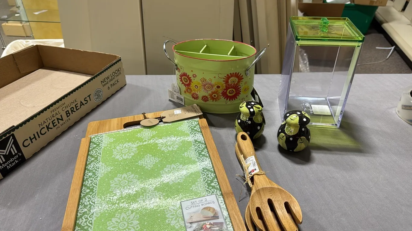 Cutting boards, canister, shakrrs