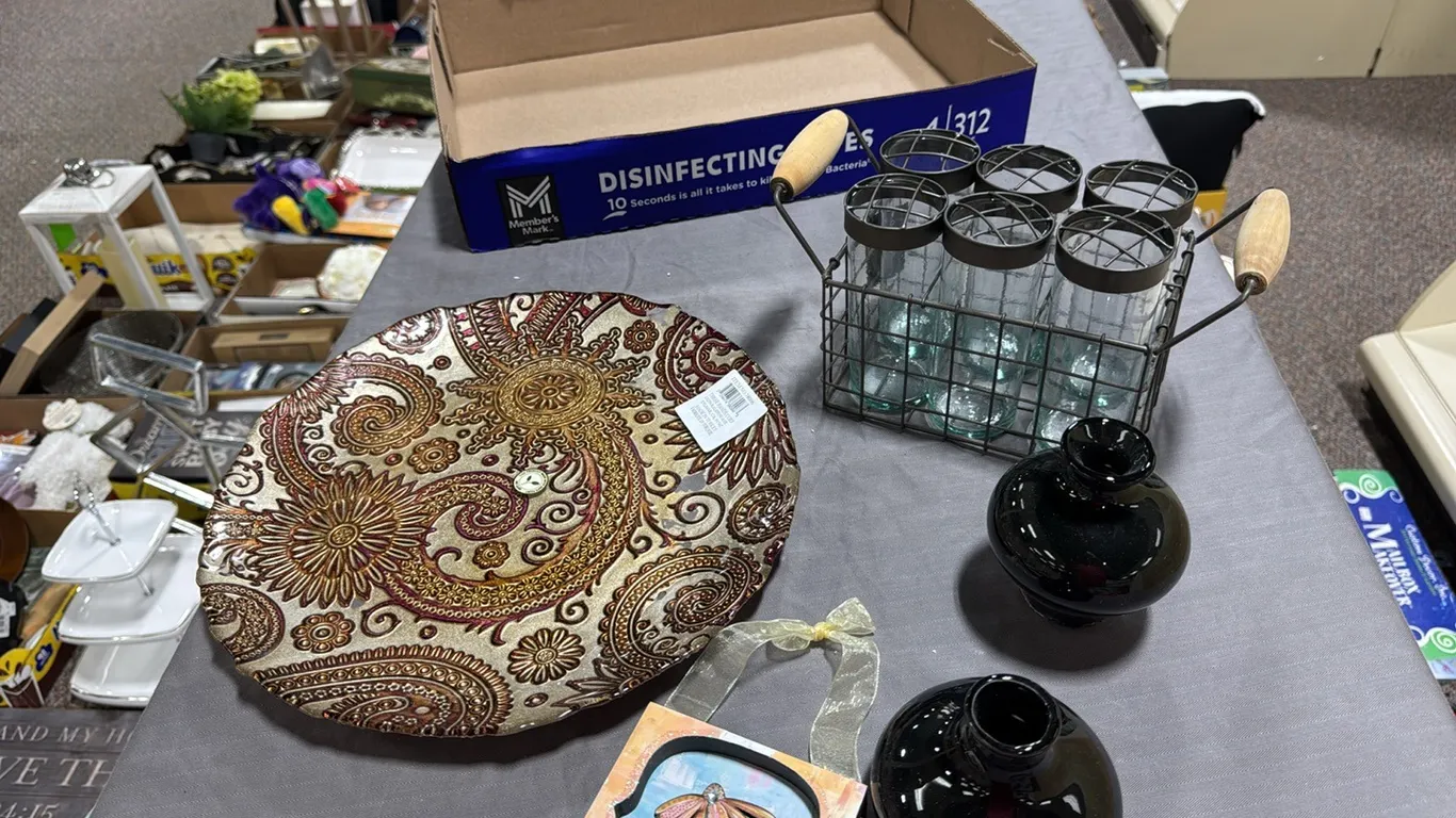 Platter, shakers, vases