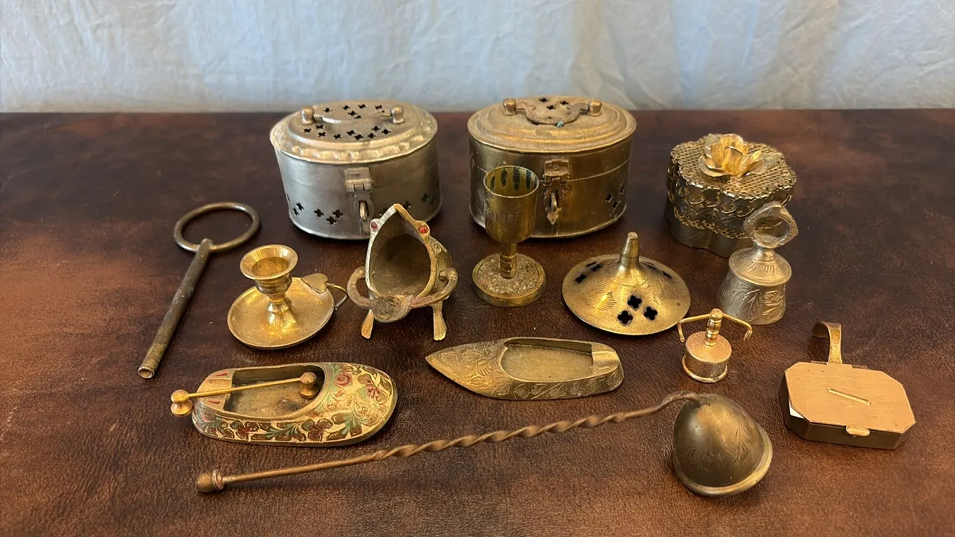Small Brass Trinkets & Collectibles