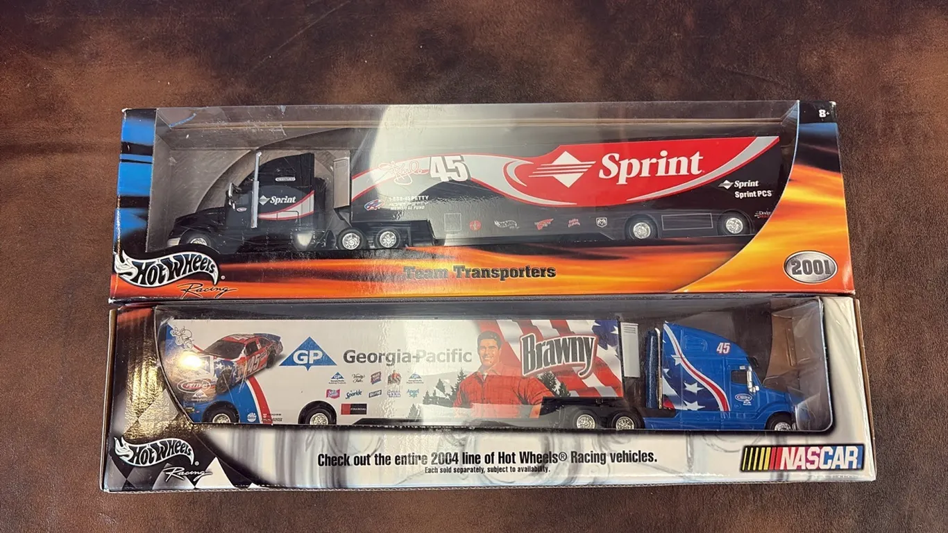 1/64 Nascar Transporters