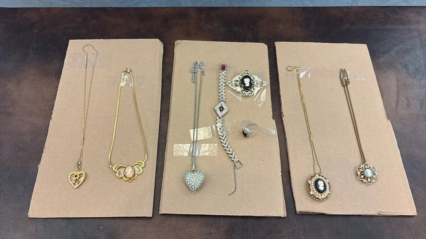 Necklaces & Jewelry