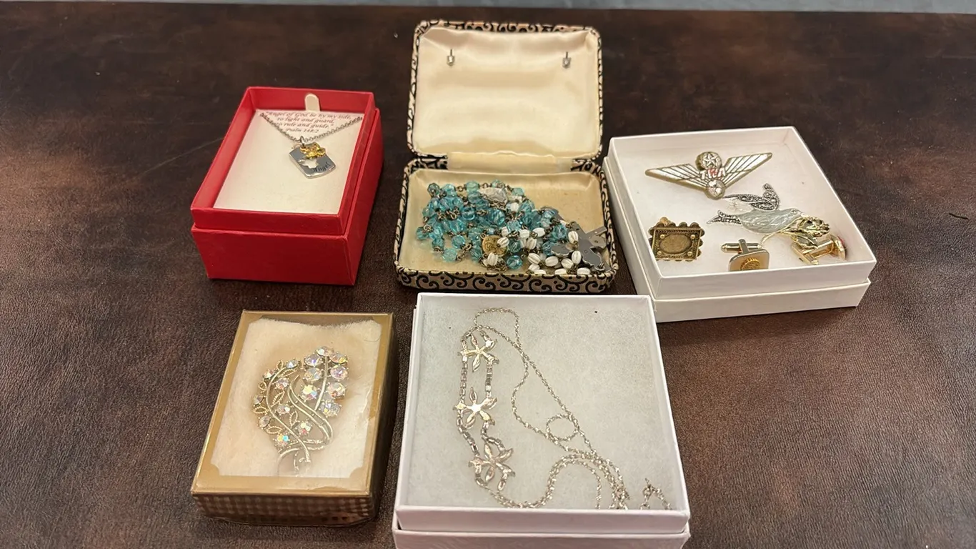 Jewelry & Pins