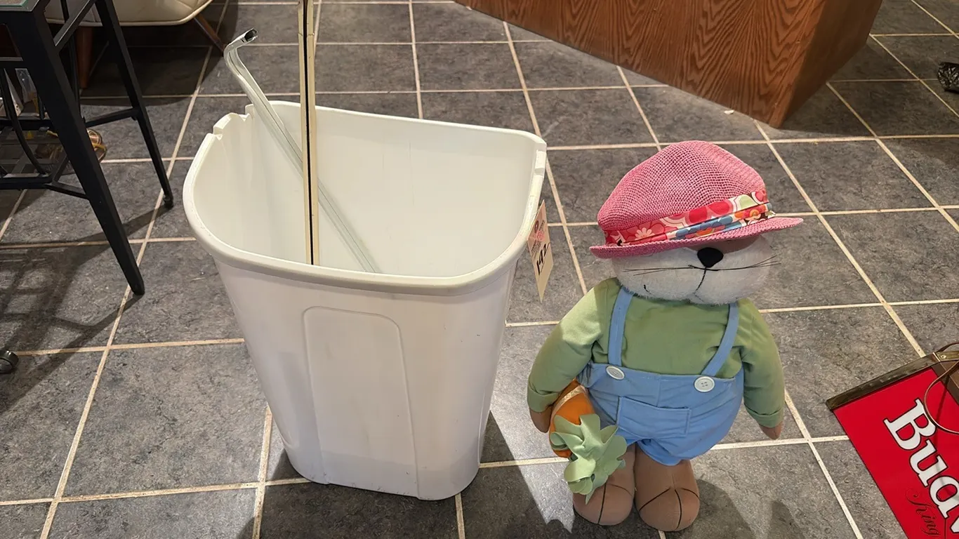 Wastebasket, rabbit