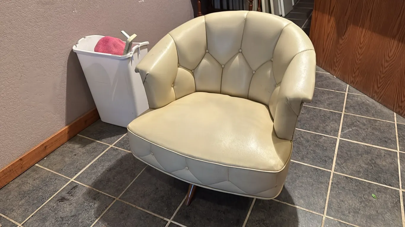 Swivel sitting chsir