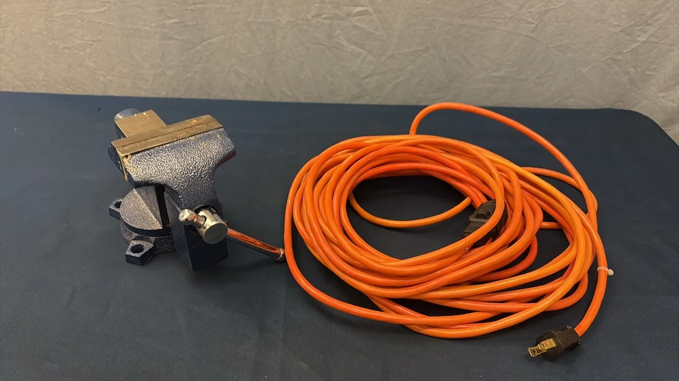 Extension Cord & 3 1/2” Vise
