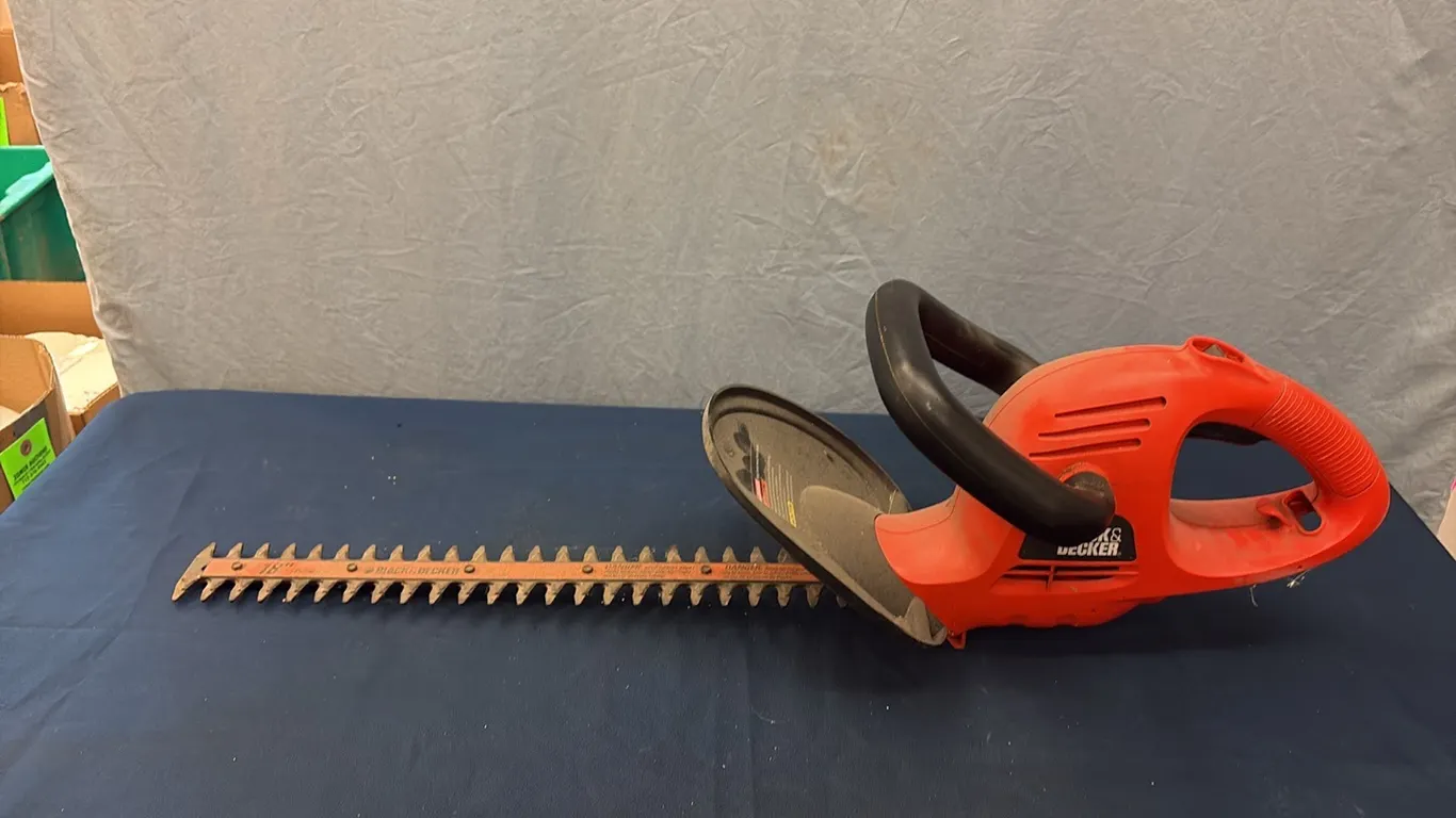Black & Decker 18” Hedge Trimmer