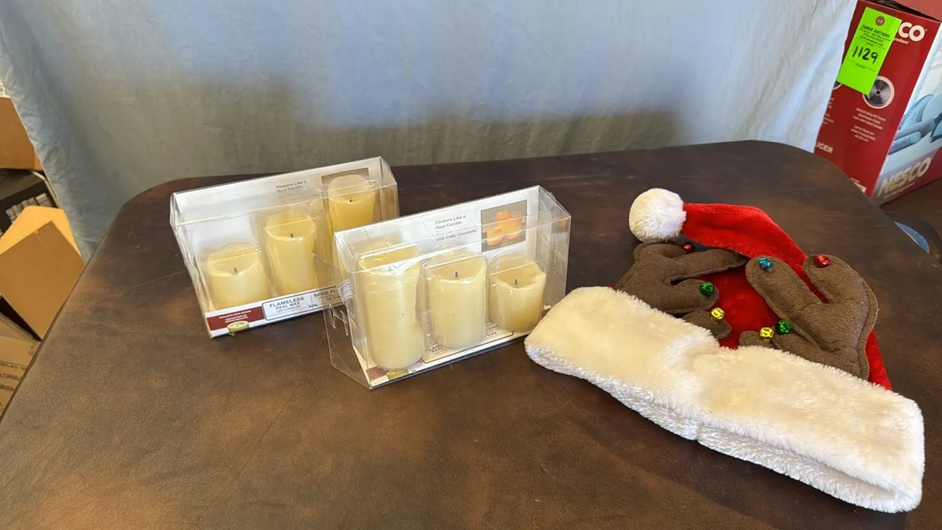 Flameless candles, santa hat