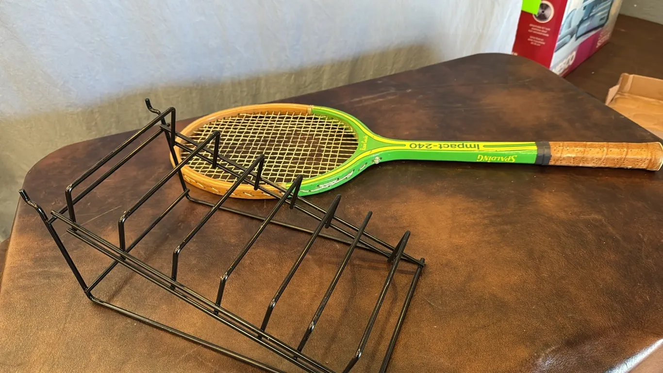 Tennis racquet, rack