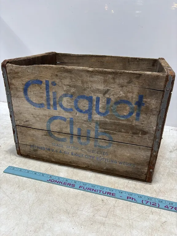 Old Clicquot Club Crate