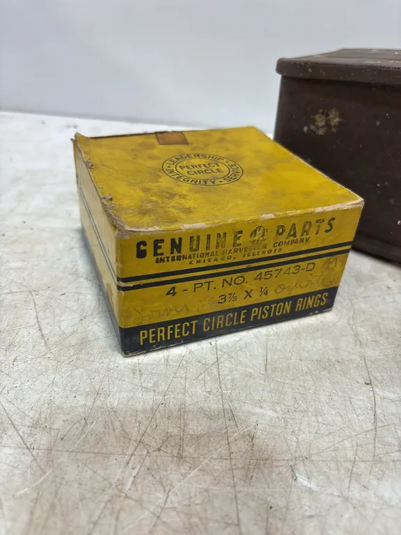 IHC Tool Box and piston Rings