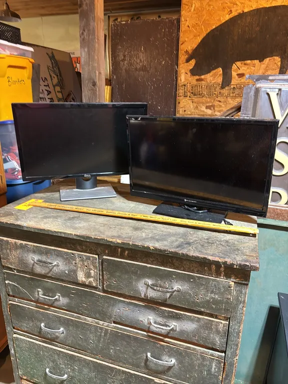2 Computer Monitors