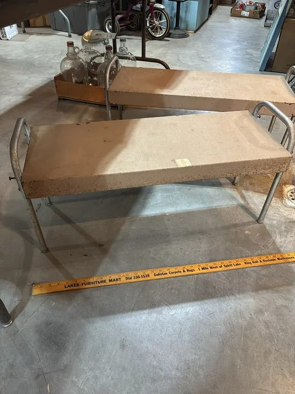 2 Metal Displays