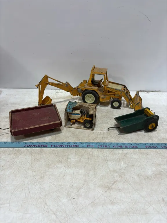 IH Back hoe - IH cub Cadet