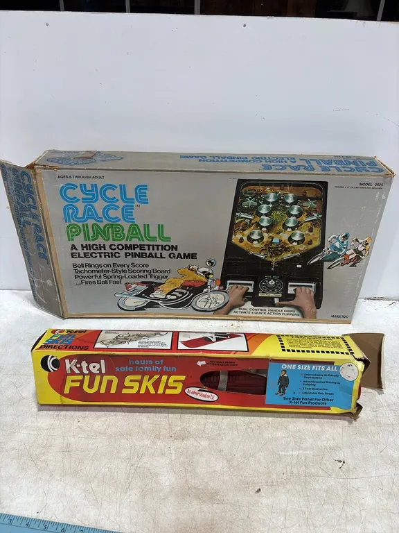 Cycle Race Pinball and Skis