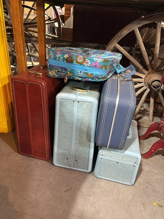 5 Suit Cases