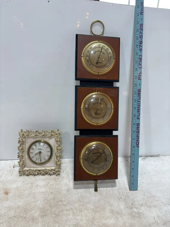 Baramoeter and clock