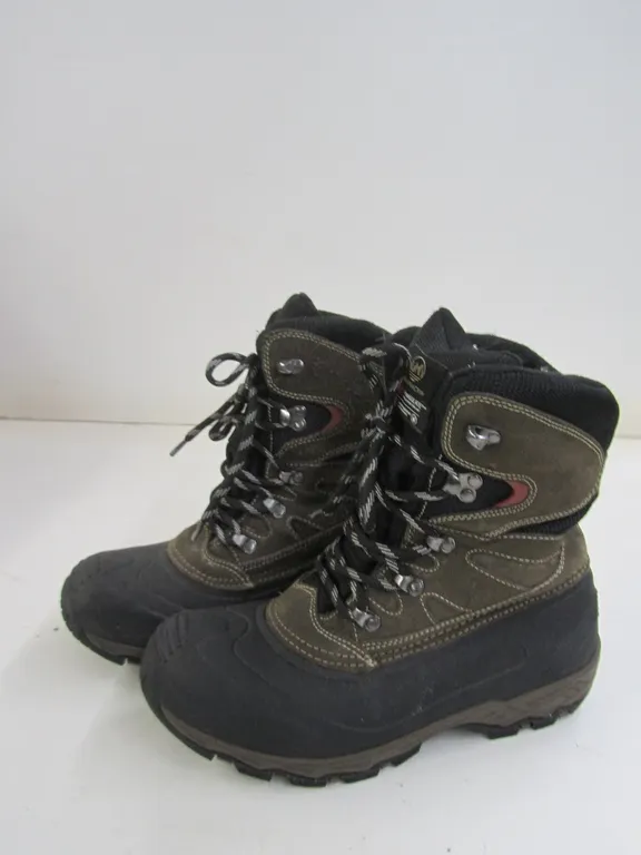 Pair Of Tamarack Thinsulate Boots