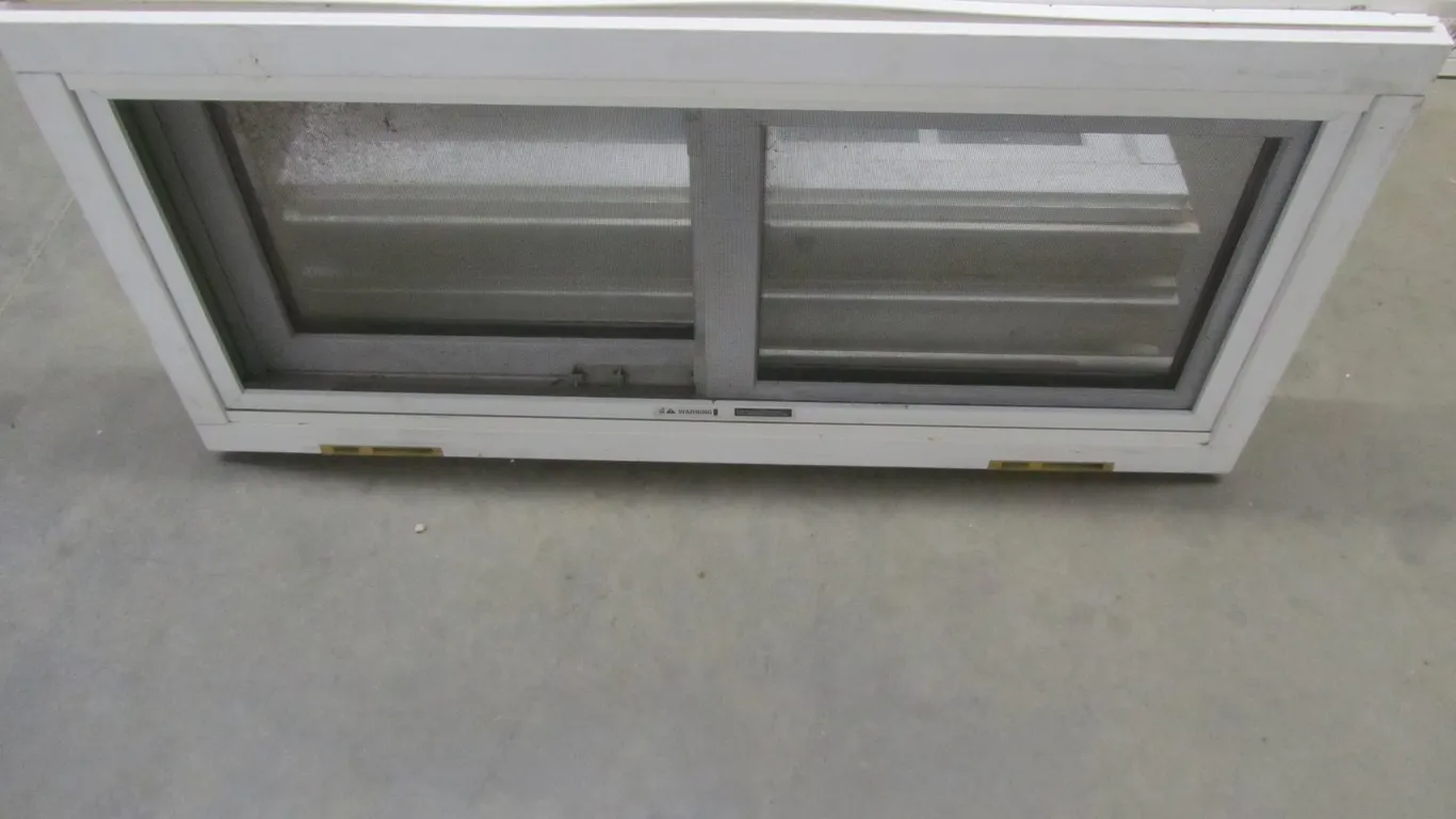 Vinyl Window w/Screen